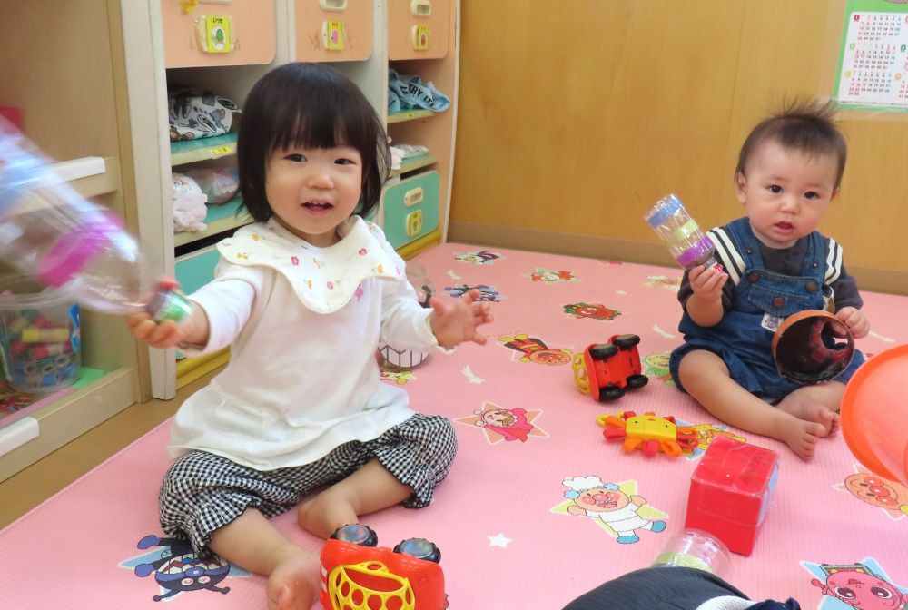 保育園のお友だちと
どんぐりマラカスで演奏会🎶