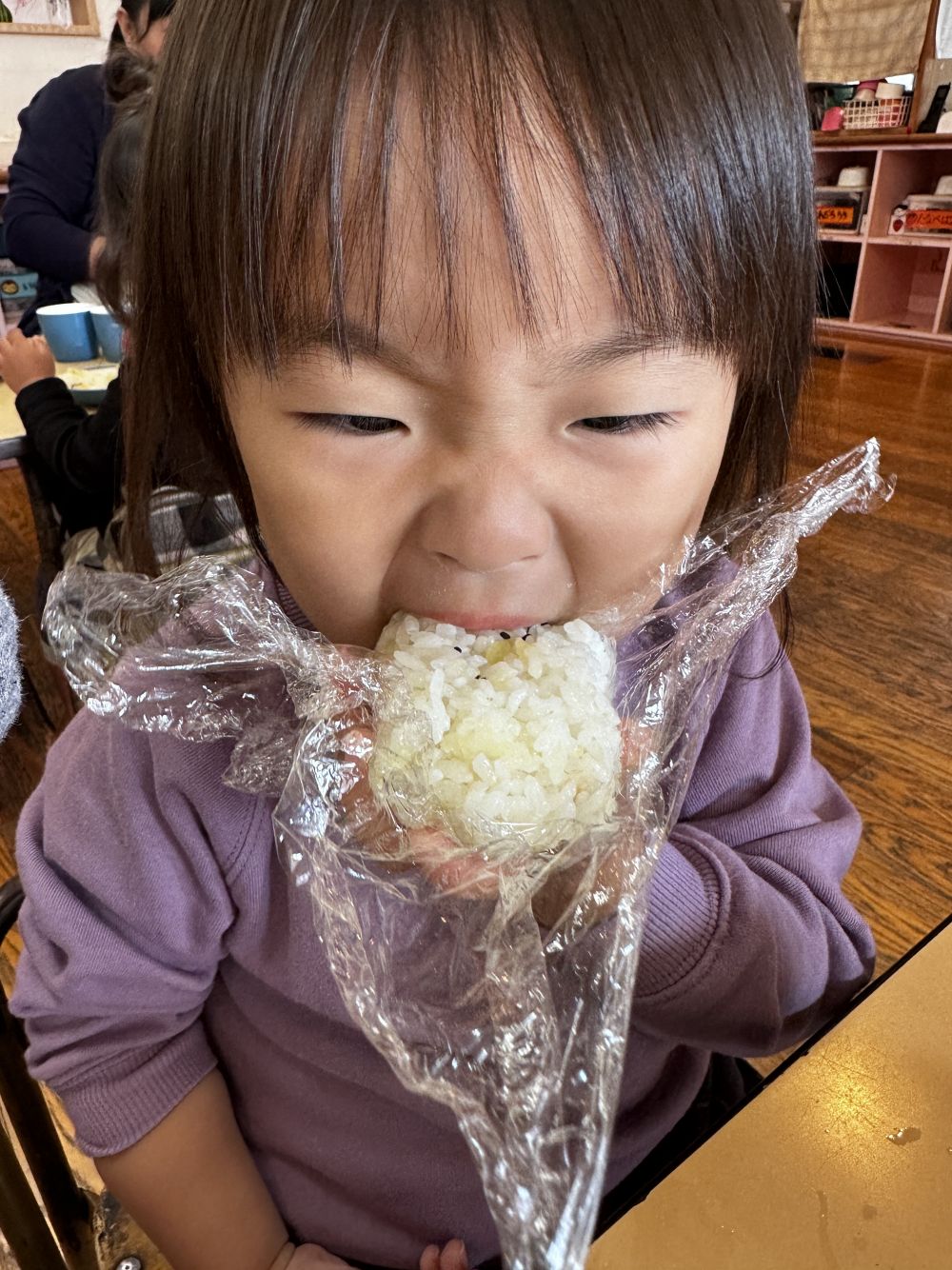 いただきまーす😆🍙

この食べっぷり❤️

ほくほく甘いさつまいも🍠
たくさんおかわりしました❤️