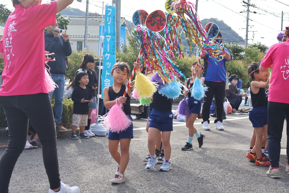 今年もキリン組がオープニングに参加させていただきました！
「第４２回　おのみち市民　健康まつり」

Uちゃんの
「いくぞーーー！」
のかけ声と共に元気いっぱい入場です☆
