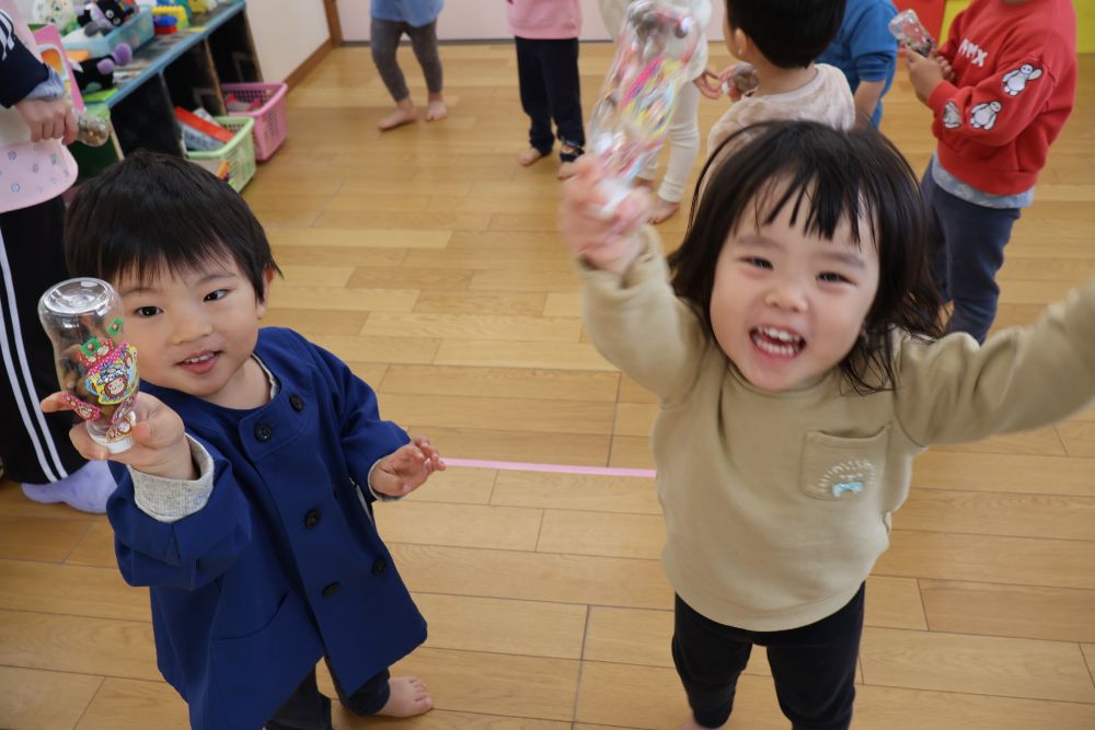 「みてー♡」
と満面の笑みで見せてくれるYくんとTちゃん

自分だけの宝物が完成✨