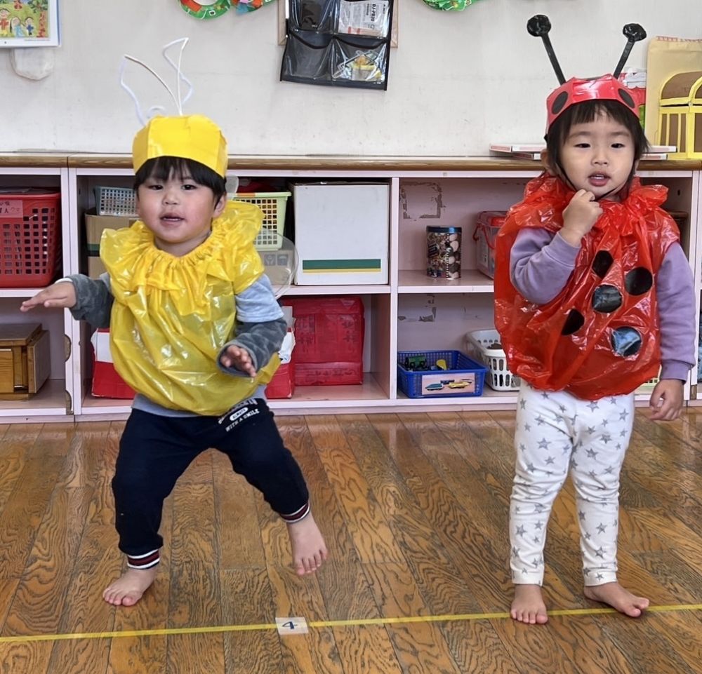 むしむしフェスティバル🐞

大好きな虫に変身します♡

おしりフリフリ…
「シャッ！」と、かまきりポーズ…
