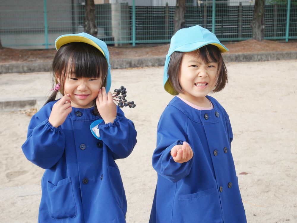『わたしたちが見つけた木の実見せてあげる♡』
『名前は・・・“ブルーベリー” “陸たまごよ”』
子どもたちの考えた名前に思わず笑ってしまいました♡