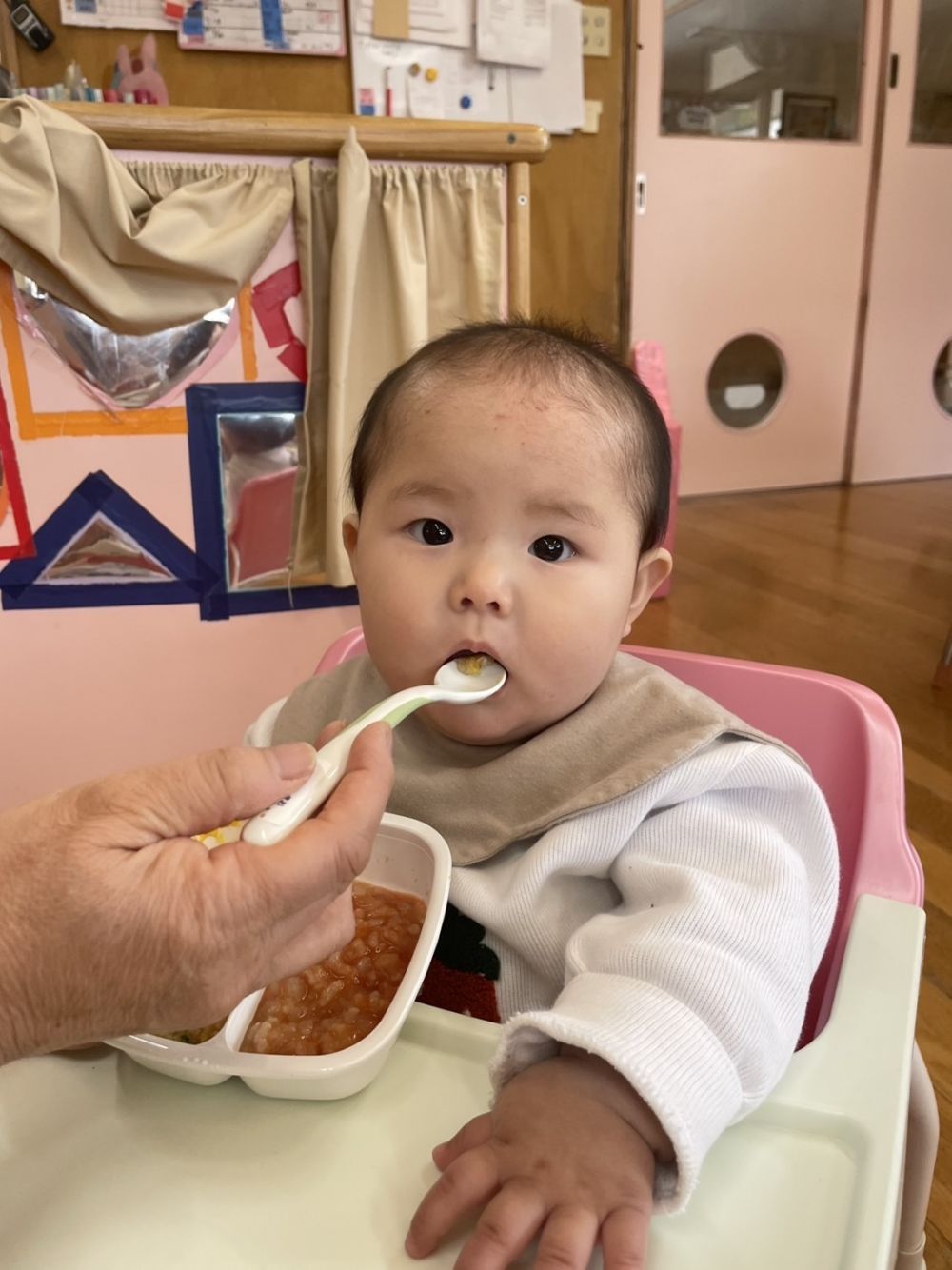 初めてのお弁当の日のKちゃん
とてもおいしそうにパクパク食べてました♡


朝早くから、お弁当作っていただきありがとうございました。