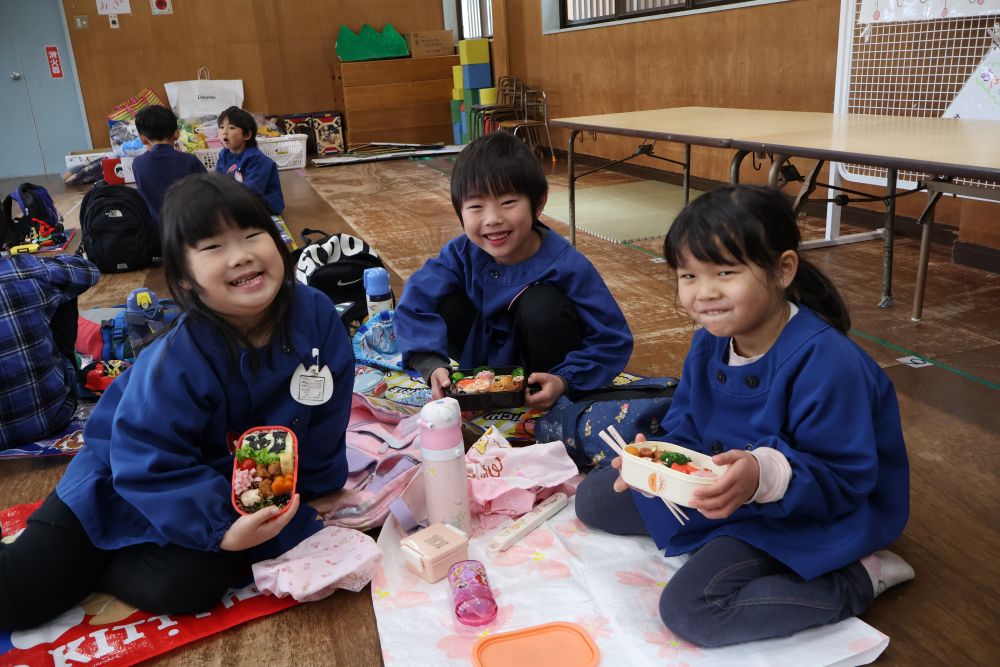 
たくさん歩いて
たくさん遊んだ後のお弁当は格別♡

愛情たっぷりのお弁当を
ありがとうございました♡
