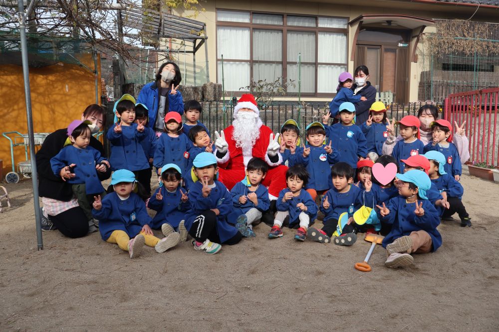 【リス・クマ組さん】

サンタさん！
２４日の夜はクリスマスプレゼント待ってるよ♡🎄