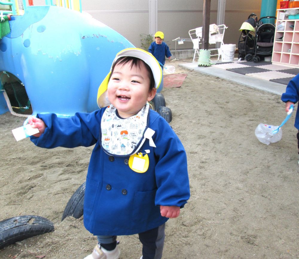 さあ！　飛ばしてみよう
見様見真似で走り出したSくん
自分の凧が嬉しくて、この表情♡

冷たい北風もへっちゃら！