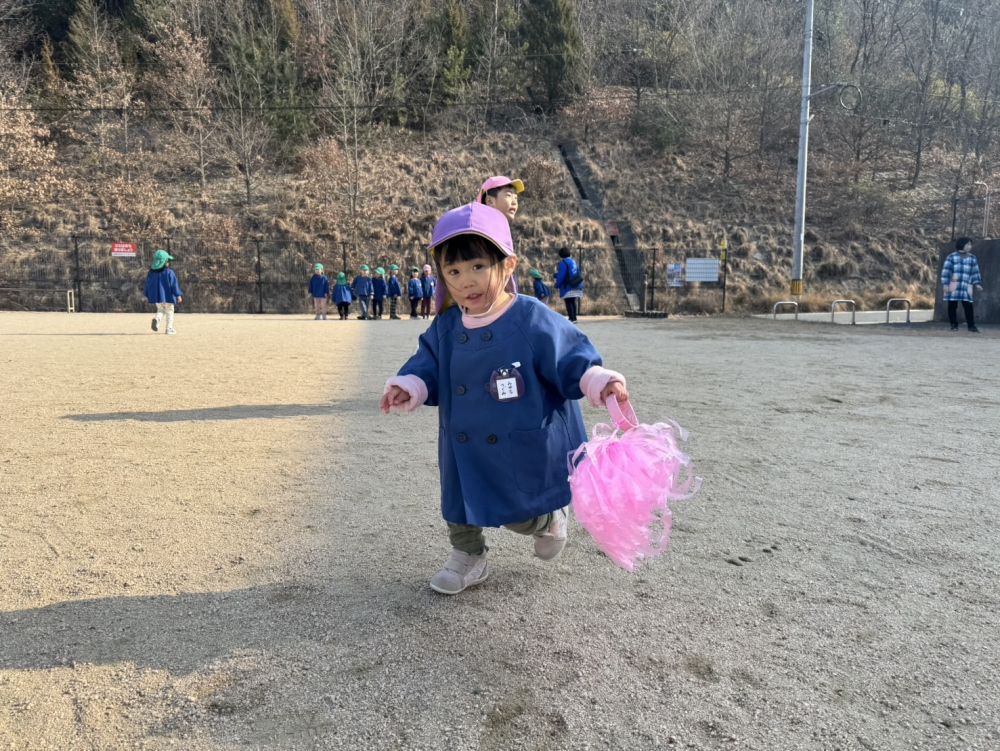 ひろーい公園の中をたくさん走って、たこ遊びを楽しんでいました♡