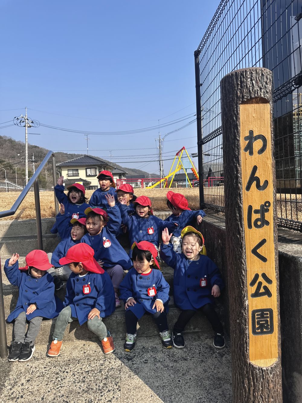 今週は3月並みの気温☀️
ぽかぽかで気持ちいいお散歩日和♫

とゆうことで...
いつもとは違う公園に遊びに行きました😄
