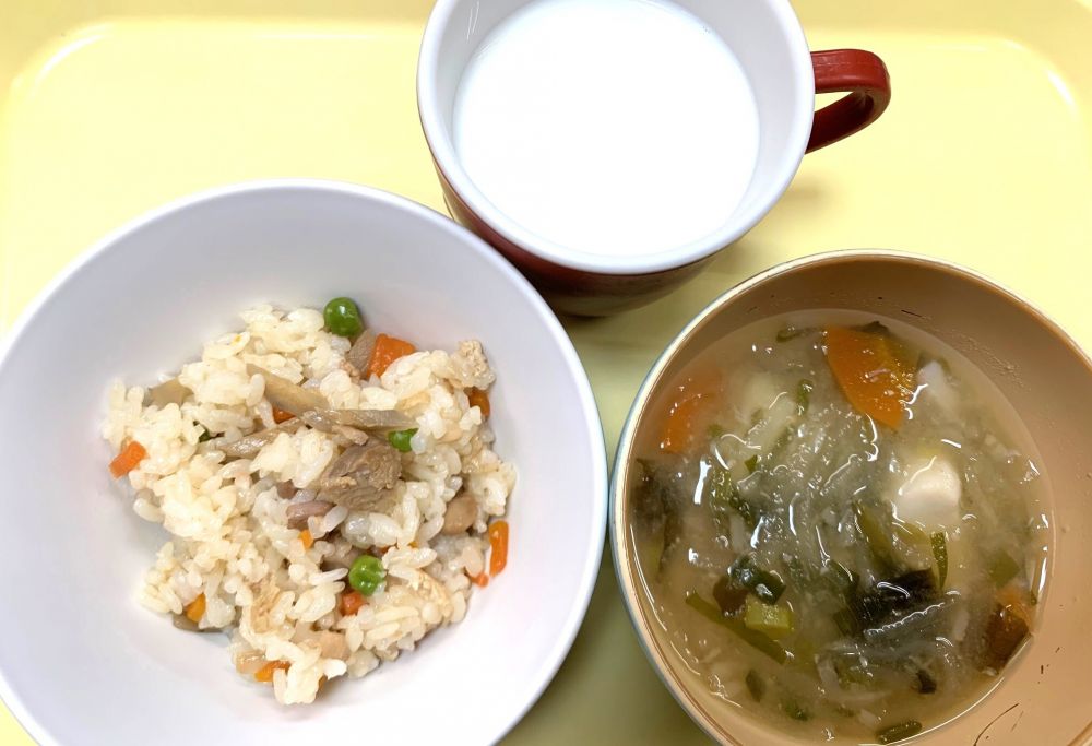 鶏ごぼうご飯

里芋のみそ汁

牛乳