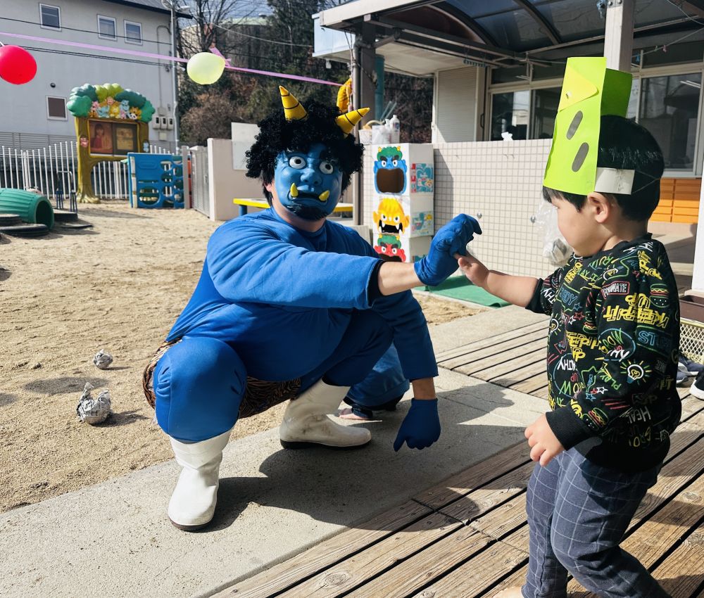 あれ？
この鬼、全然襲ってきません！

優しいからハイタッチしちゃお✋♥️