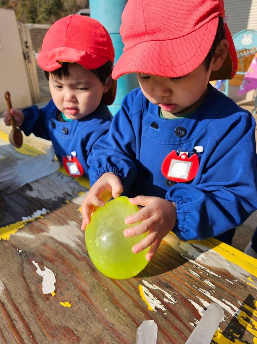 こちらは風船に水を入れていたやつ🎈

さてさてどうなったかな～☺️