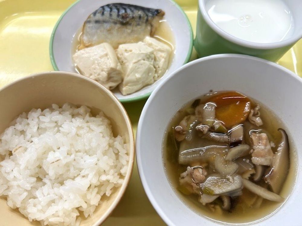 麦ご飯

さばのみそ煮

付け合わせ（豆腐）

沢煮椀

牛乳