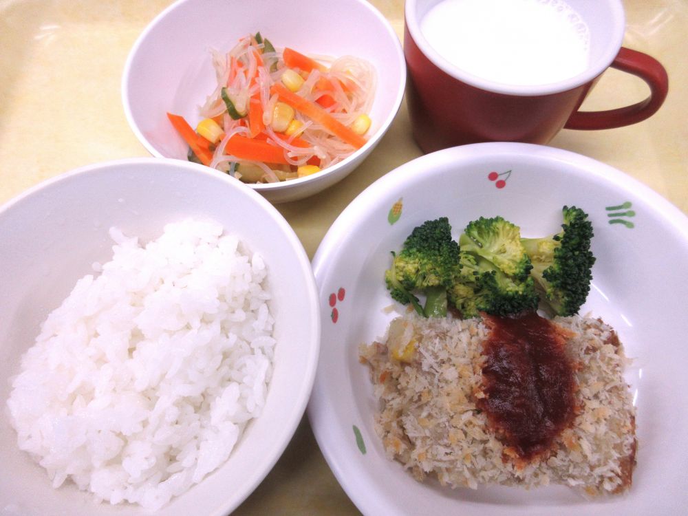 ご飯

スコップコロッケ

ゆでブロッコリー

春雨の酢の物

牛乳