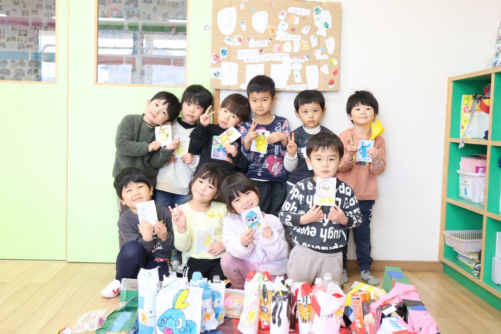 すごい!と拍手して盛り上げたり・・・
「こっちだよ」と手を引いてあげたり・・・
目の高さを揃えて話しかけたり・・・
自然にできていることに驚きました♡
『ぽけもんぼーりんぐ』
ポケモン倒してゲットしてね♡