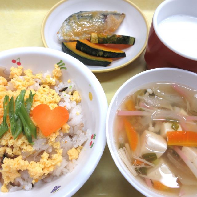 ＊　今日の献立　(ひな祭り行事食)　＊