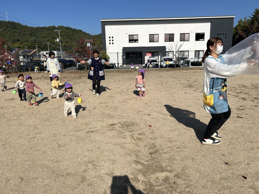 おさんぽで公園にも
行って楽しかったよね♪😊