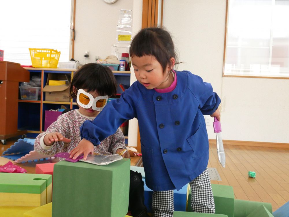 『Rの家で~きた♡』
『ここにこれを置いて・・・先生も遊びに来ていいよ』
先生を招待してくれたRちゃん