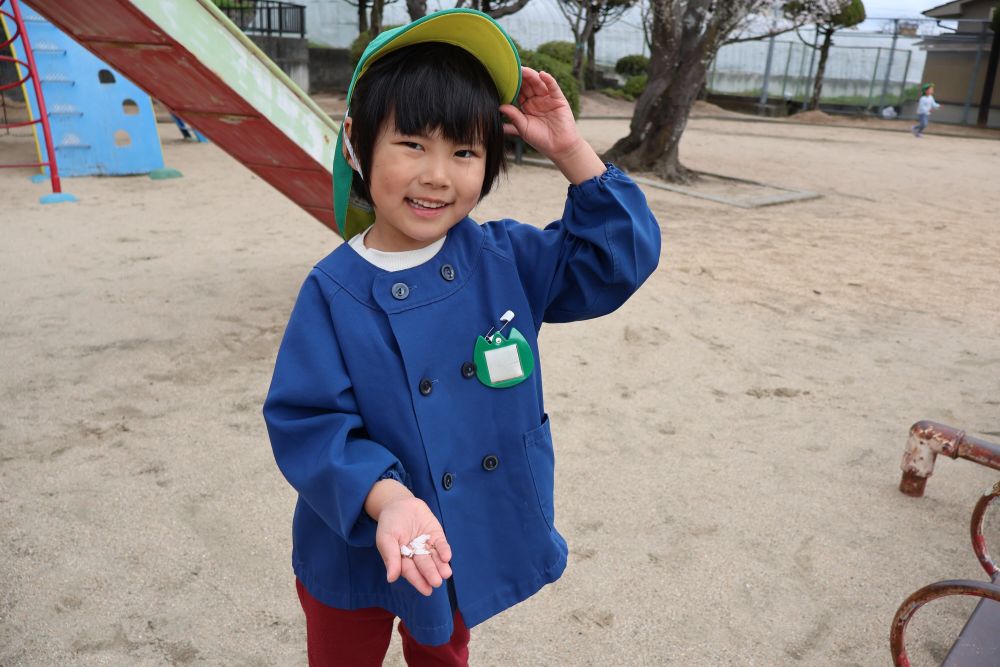 今日はさっそく春を探しお散歩♪
川上公園で桜の花びらをGET★