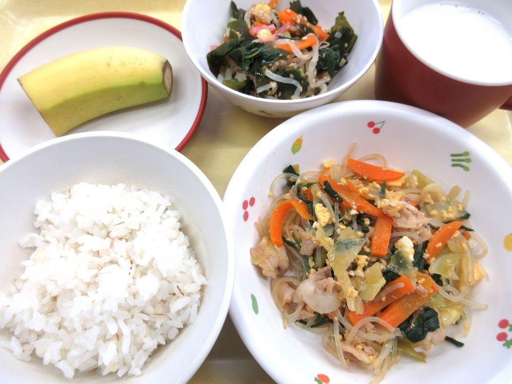 麦ご飯
ニラ玉春雨
彩り酢のもの
バナナ
牛乳