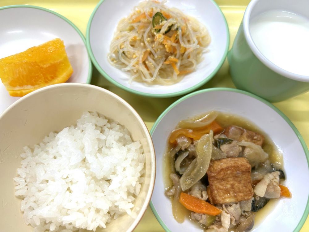 ご飯
厚揚げと豚肉のみそ炒め
春雨と炒り卵のサラダ
オレンジ
牛乳