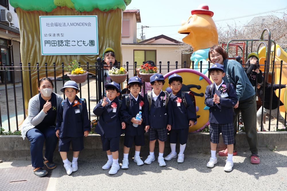 4月8日🌸
小学校の入学式を終え
ピカピカの制服を見せに来てくれた卒園児たち♡
同窓会のように大集合 ! !