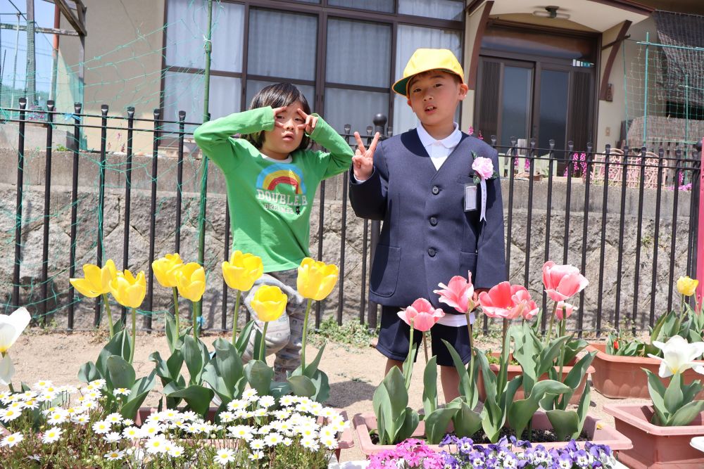 『門田に寄ってみよう !』
そう思ってくれることが何よりも嬉しい♡
なかには登下校中に顔を見せに来てくれる子、
真新しい制服で「高校生になりました!」と
立ち寄ってくれた親子も・・・
いつまでもアットホームな場所であり続けていきたいです!
いつでも寄ってね♡
入学おめでとう!