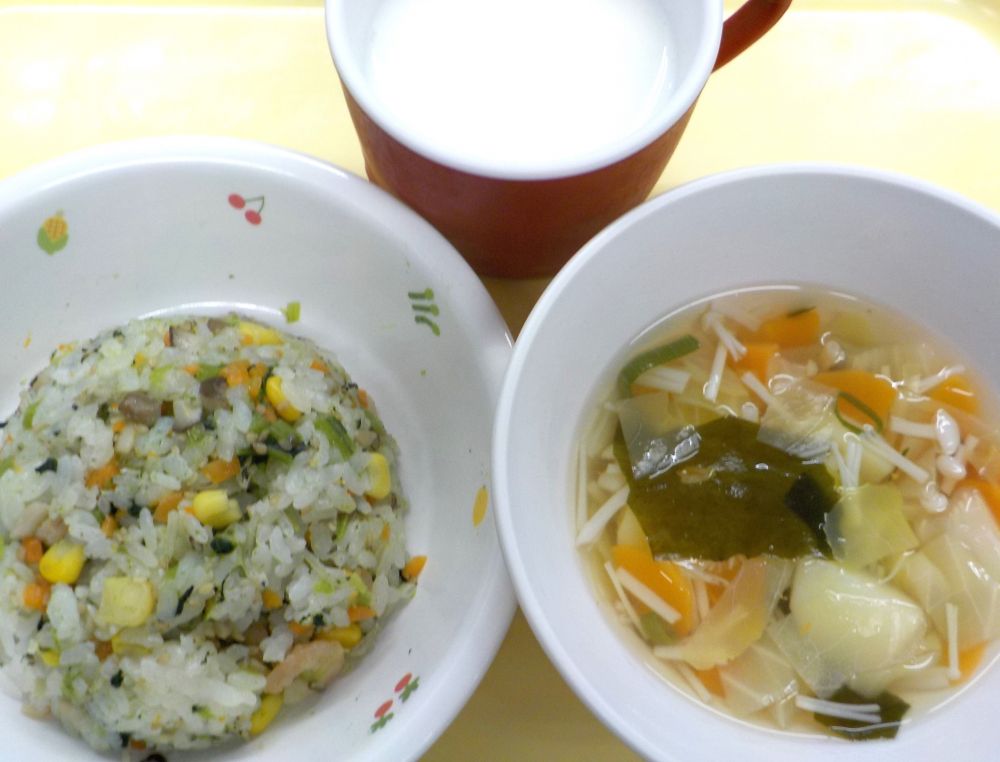 じゃこ炒り炒飯
春きゃべつのスープ
牛乳