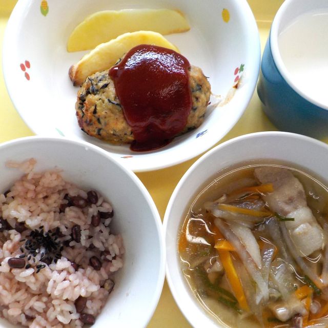 ＊　今日の献立（入園進級お祝い給食）　＊