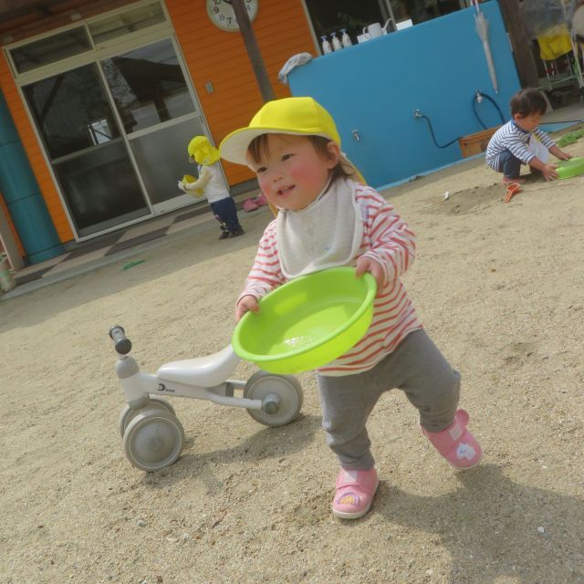 ＊　１歳児　水やり　＊