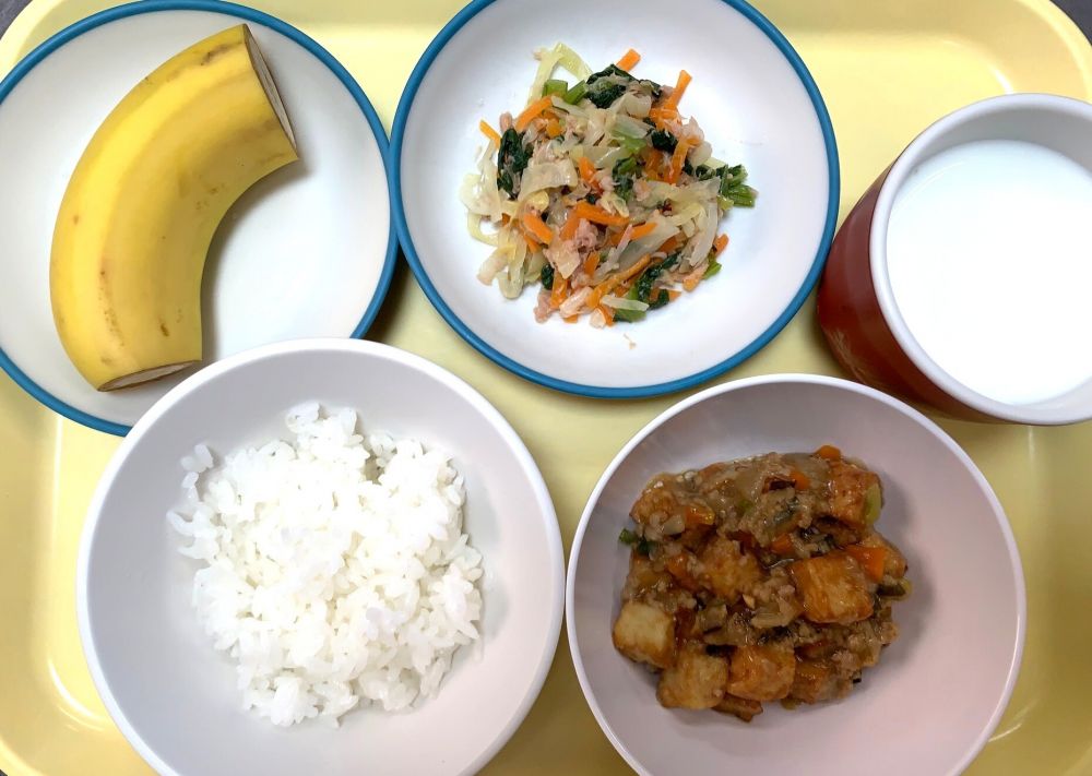 ご飯
厚揚げのコロコロマーボー
キャベツとツナのサラダ
バナナ
牛乳