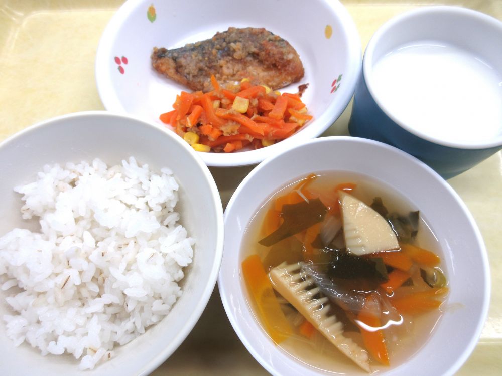 麦ご飯
さばの竜田焼き
人参しりしりシーチキン
若竹汁
牛乳