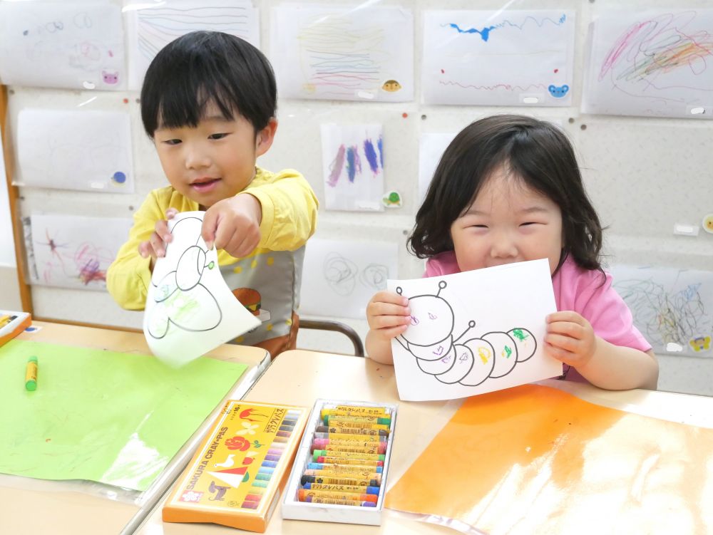 『Hはちょうちょ見つけたの』
『Ⅿちゃんは青虫さん見たの~』
春は虫との出会いがいっぱいです♡