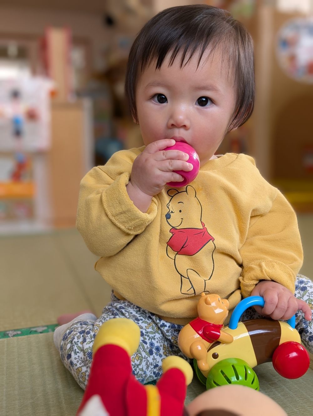 今日から新しいお友だちが増えました😊
好きなおもちゃを見つけたNちゃん♡