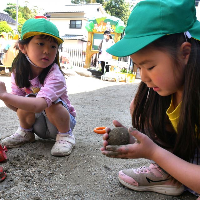 泥団子づくり①　＊５・３歳児＊