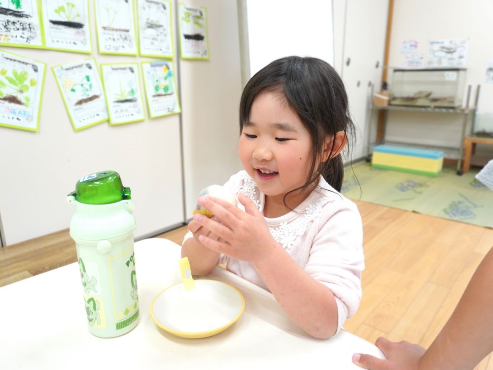 「もちもちになってる♡」
自分で作ったかしわもち!!
あんこが少し苦手な子でも…
おいしく感じちゃいました♡