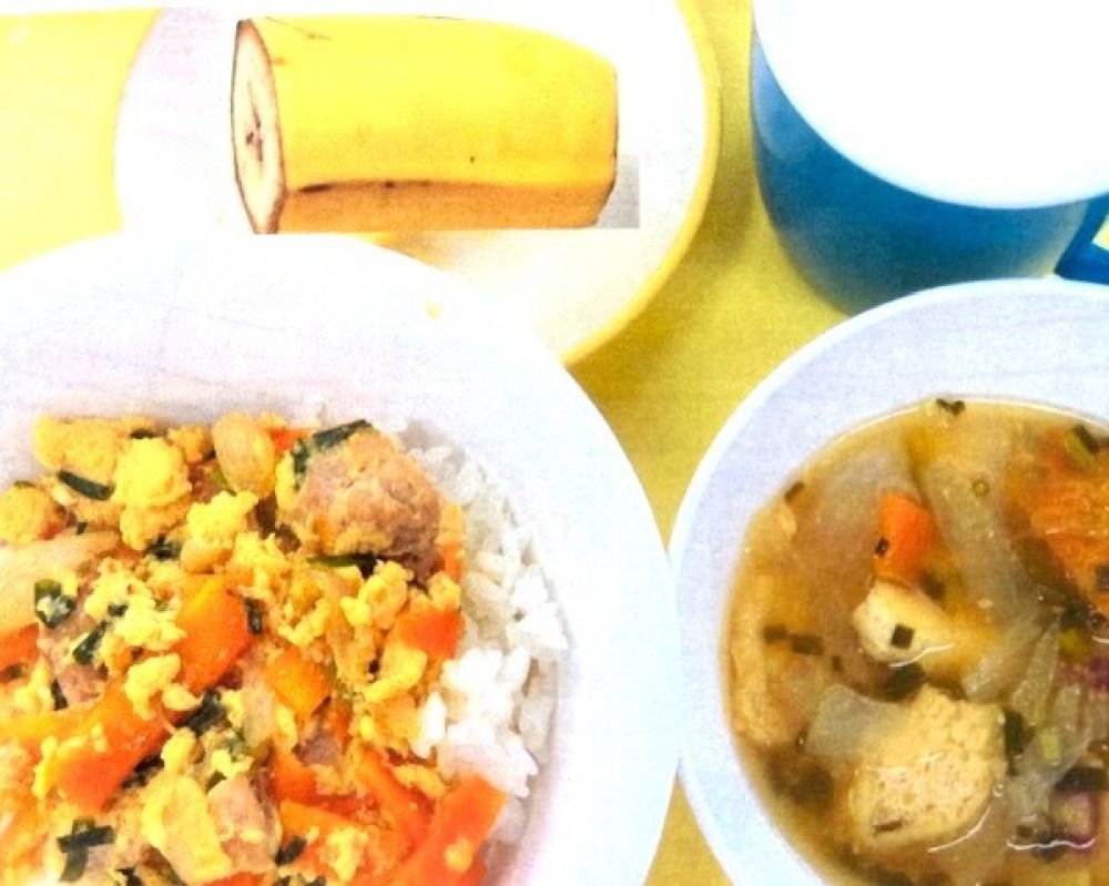 親子丼
切干大根のみそ汁
バナナ
牛乳