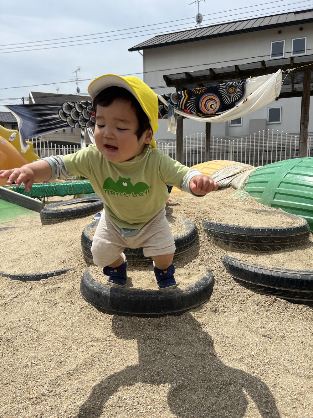 タイヤからジャンプ!!
思いっきりジャンプして着地もじょうずなYくん😄
