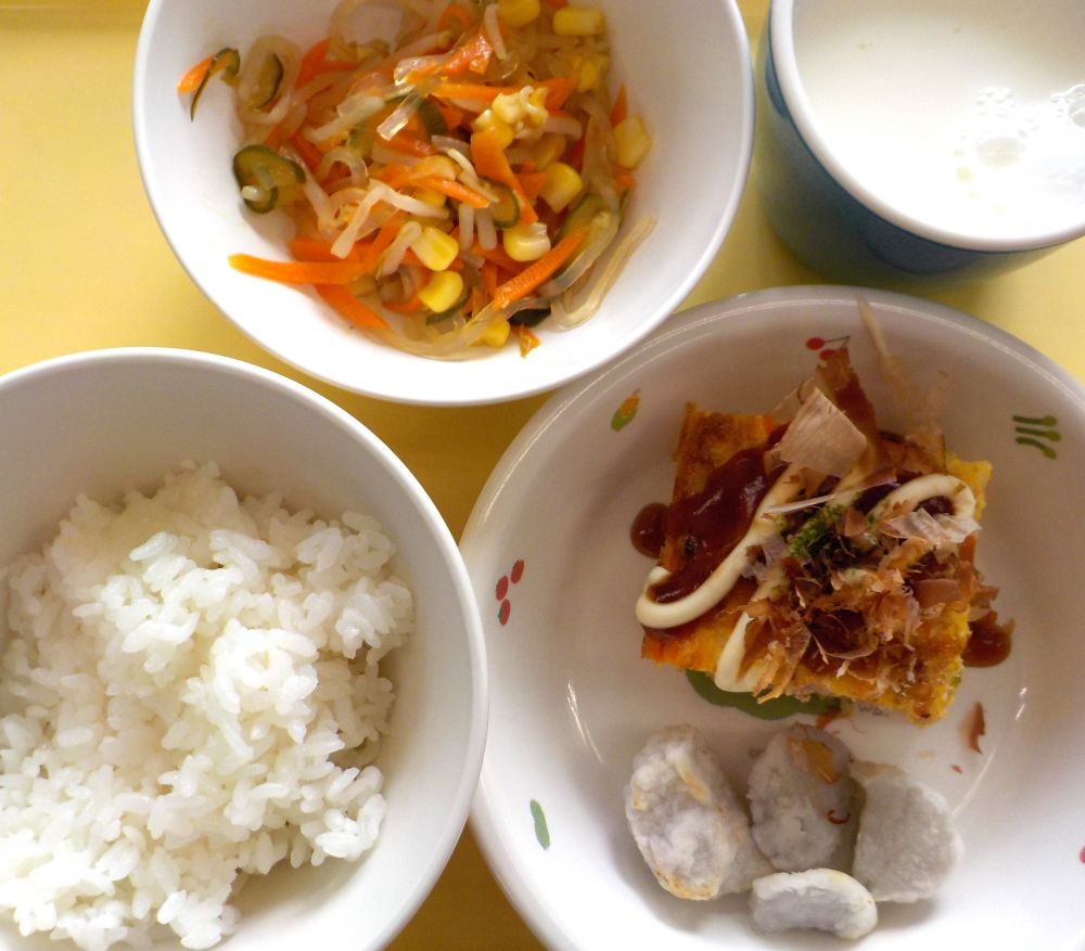 ご飯
とん平焼き
ベイクド里芋
春雨の酢の物
牛乳