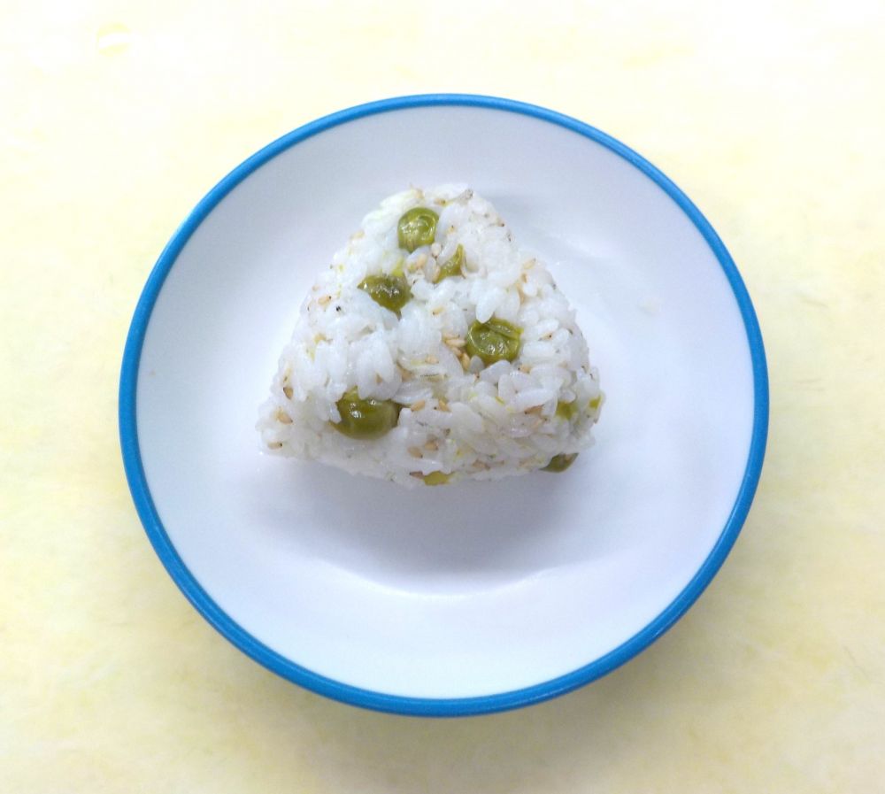 グリンピースおにぎり
