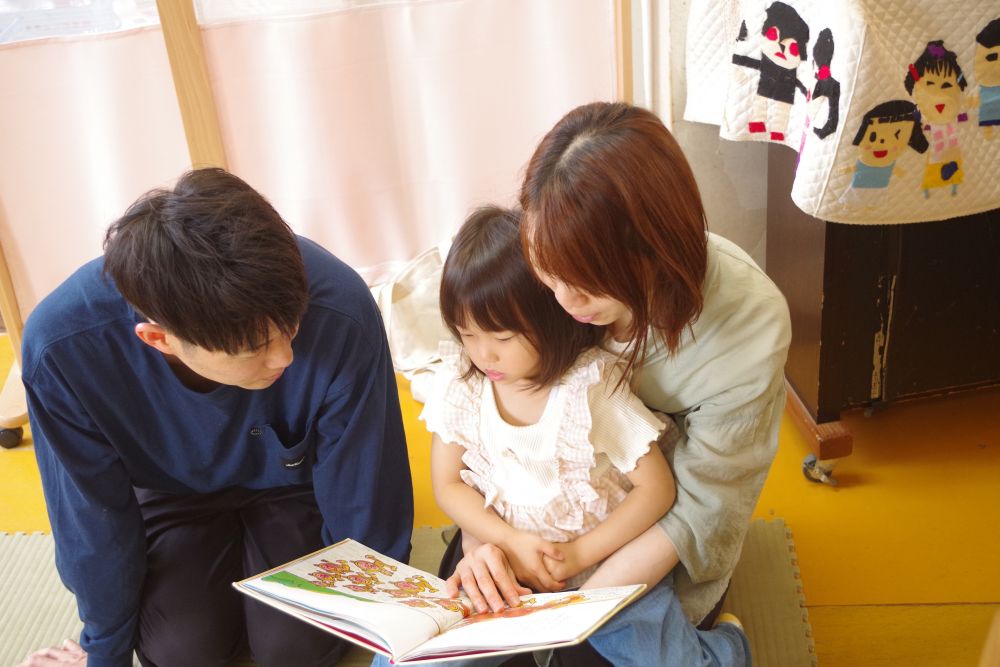 絵本コーナーで一緒に好きな絵本を読もう!
今日はおうちの人を独り占め♡