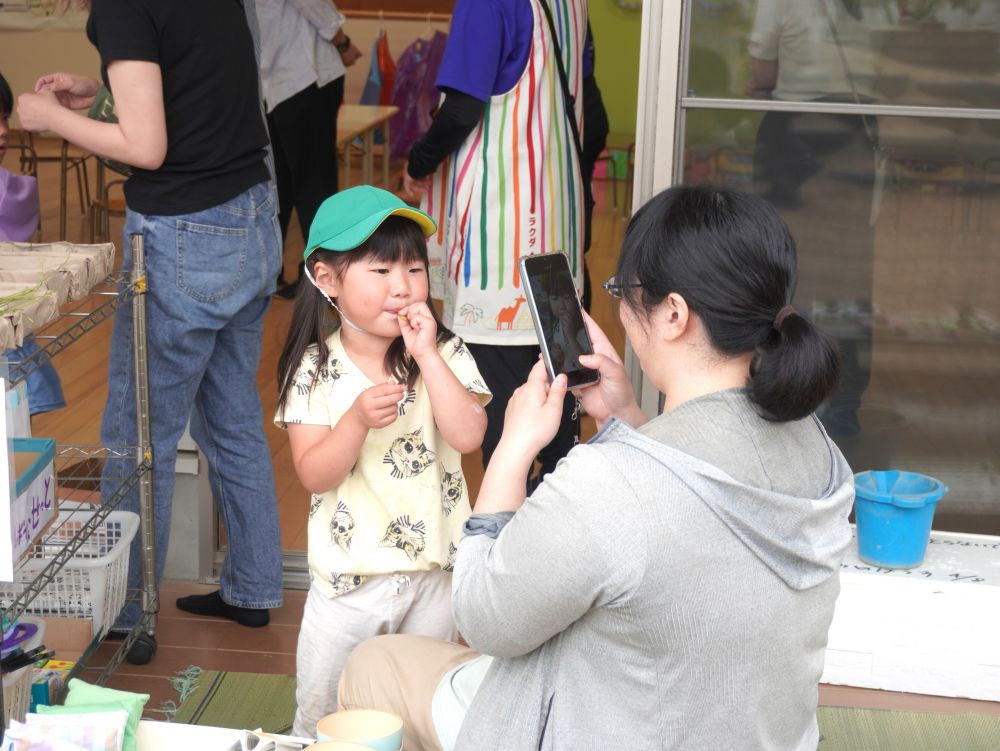 子どもの成長を記録できる”写真や動画”
子ども達もカメラを向けられることに慣れっこですね♡