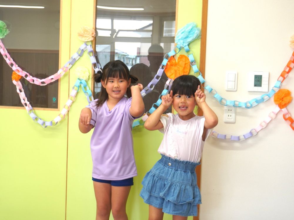「い・い・イライラ～♪流して！」
「その次はびじゅいいじゃ～ん♪のやつね！」
次から次へと新しい曲を知り得てきて…
お母さんも先生も流行についていくことに大忙しです♡
