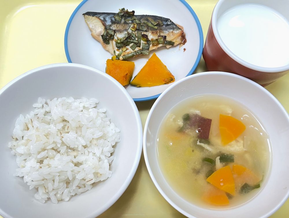 ご飯

さばの香味焼き

蒸しかぼちゃ

さつま汁

牛乳