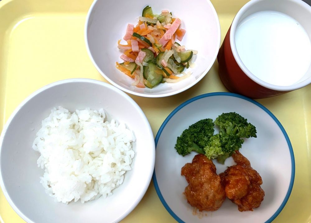ご飯
鶏肉の甘辛あげ
ゆでブロッコリー
大根マリネ
牛乳