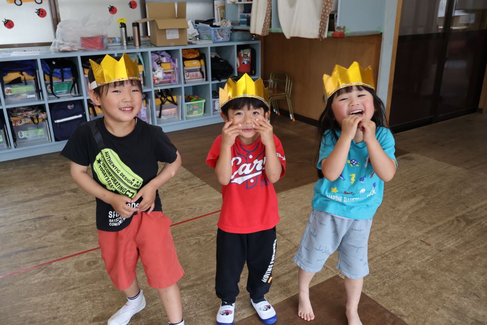 今日のチャンピオン!!
みんなの前で
「おめでとうー!!」
「えへへ♡」
とにんまりでした!
また、みんなでいろいろなゲームをして楽しもうね♪