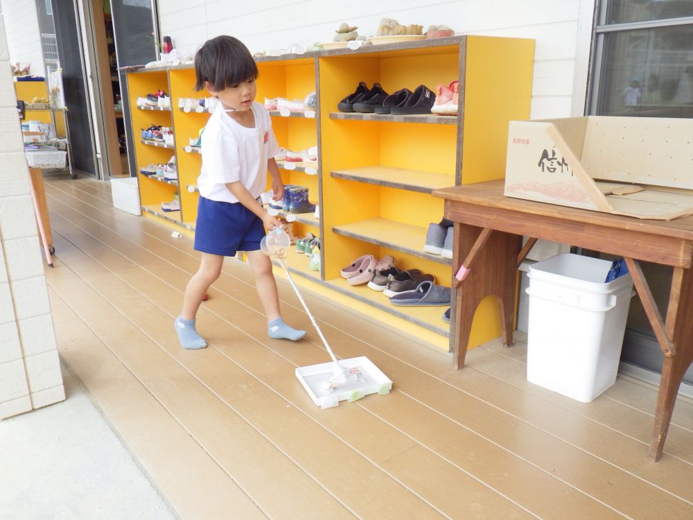 気付いたら・・・
完成していてテラスを掃除してた!!
クオリティの高い”そうじき”が完成しました♡