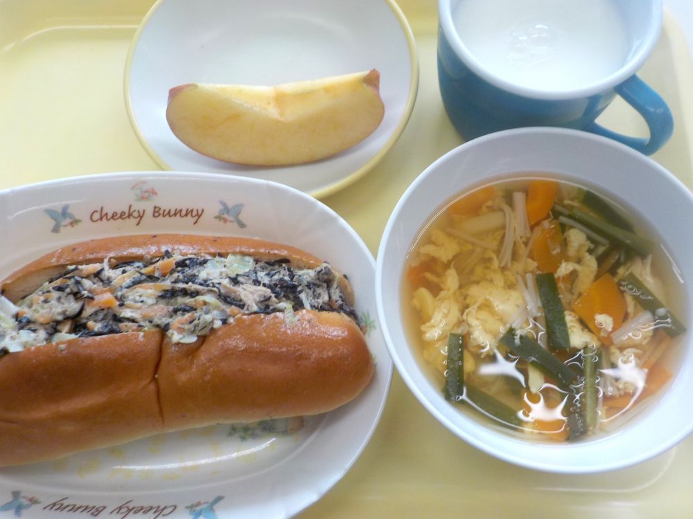 キャベツパン
ニラ玉汁
りんご
牛乳