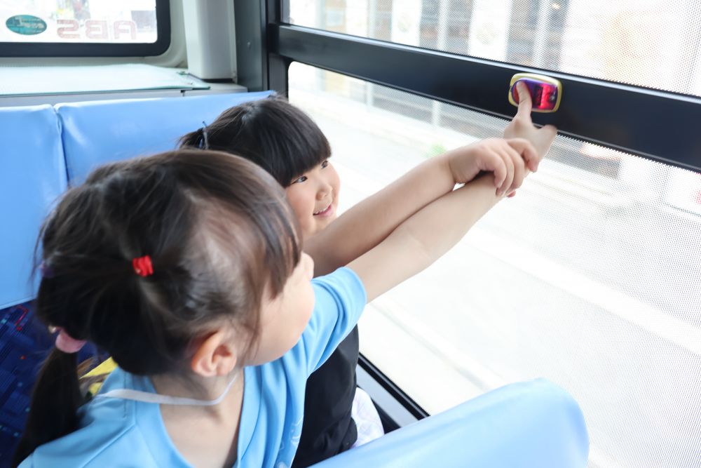 『降りる時はボタンを押して
運転手さんに教えるんですよ』
今日は特別!
全員ボタンを押させてもらいました