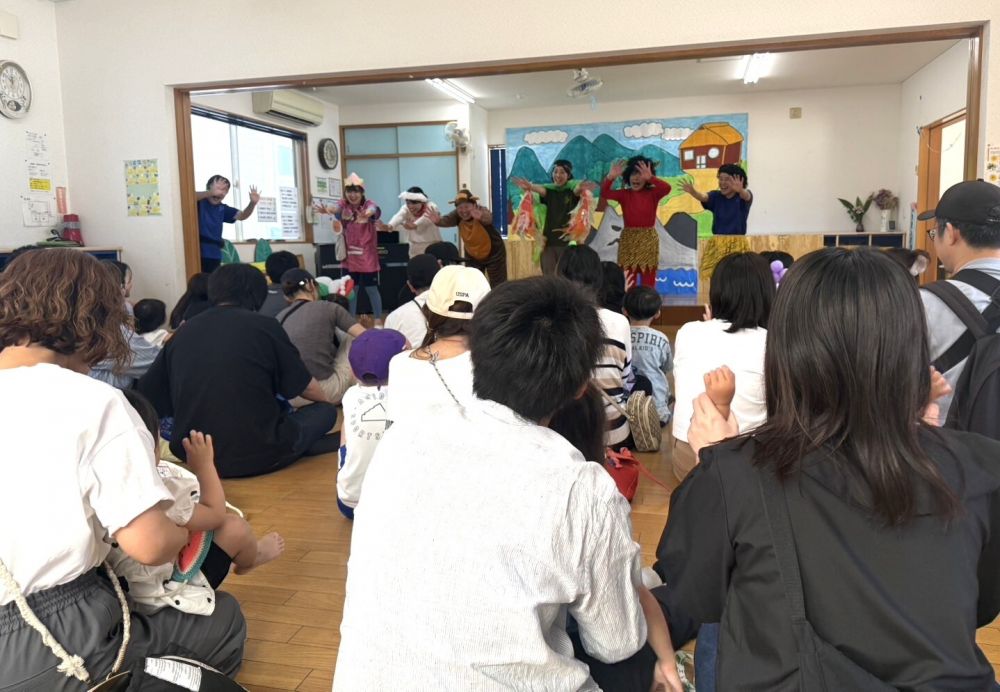 【劇】 桃太郎
笑いあり・・ 笑いあり・・ の劇
人形劇にしても・・ 劇にしても・・
練習するときから楽しい声が聞こえてきます♡
「楽しかった」の嬉しい言葉 ありがとうございました♡