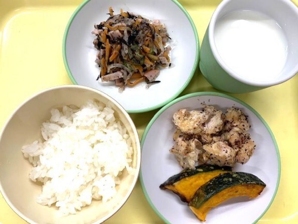 ご飯
赤しそからあげ
焼きかぼちゃ
ひじきマリネ
牛乳